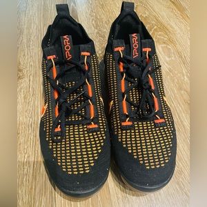 Nike Air VaporMax Flyknit Black Bright Crimson Sz 10 DQ3974-002 LIKE NEW